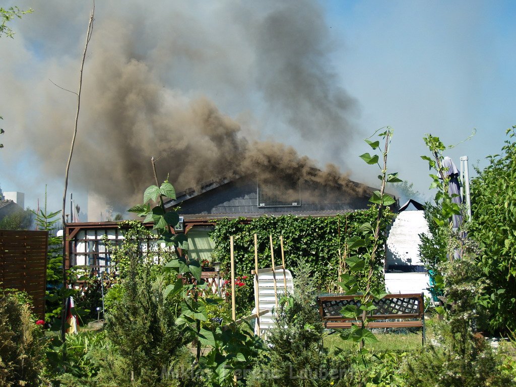 Gartenlaube in Vollbrand Koeln Poll Im Gremberger Waeldchen P007.JPG